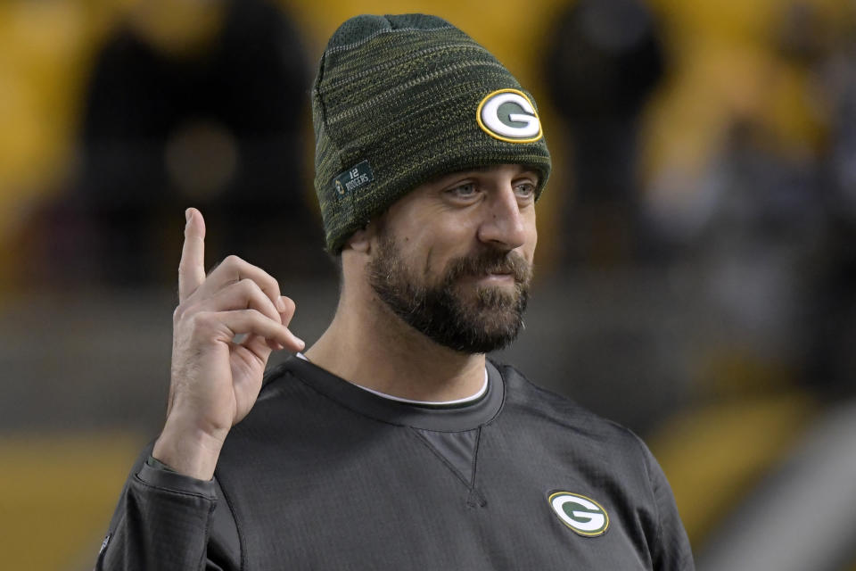 Green Bay Packers quarterback Aaron Rodgers spent some time with a couple of fans who recognized him in Chicago. (AP)