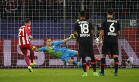 Football Soccer - Bayer Leverkusen v Atletico Madrid - UEFA Champions League Round of 16 First Leg - BayArena, Leverkusen, Germany - 21/2/17 Atletico Madrid's Kevin Gameiro scores their third goal from the penalty spot Reuters / Wolfgang Rattay Livepic