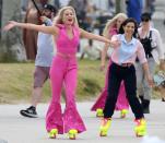 <p>Robbie and Ferrera enjoyed the breeze as they 'bladed along Venice Beach.</p>