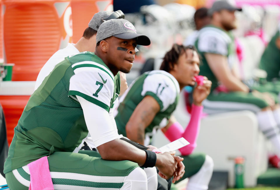 Durante su etapa en los New York Jets, Geno Smith nunca logró afianzarse como el quarterback franquicia que el equipo esperaba.  (Foto: Michael Reaves/Getty Images)