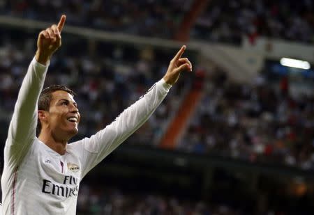 Real Madrid's Cristiano Ronaldo celebrates after scoring a goal against Athletic Bilbao during their Spanish first division soccer match at Santiago Bernabeu stadium in Madrid October 5, 2014. REUTERS/Sergio Perez