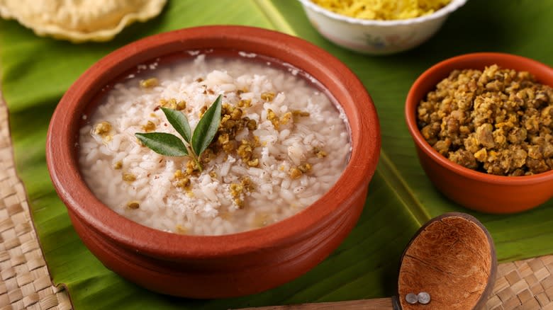 keralan kanji rice porridge in bowl on banana leaf