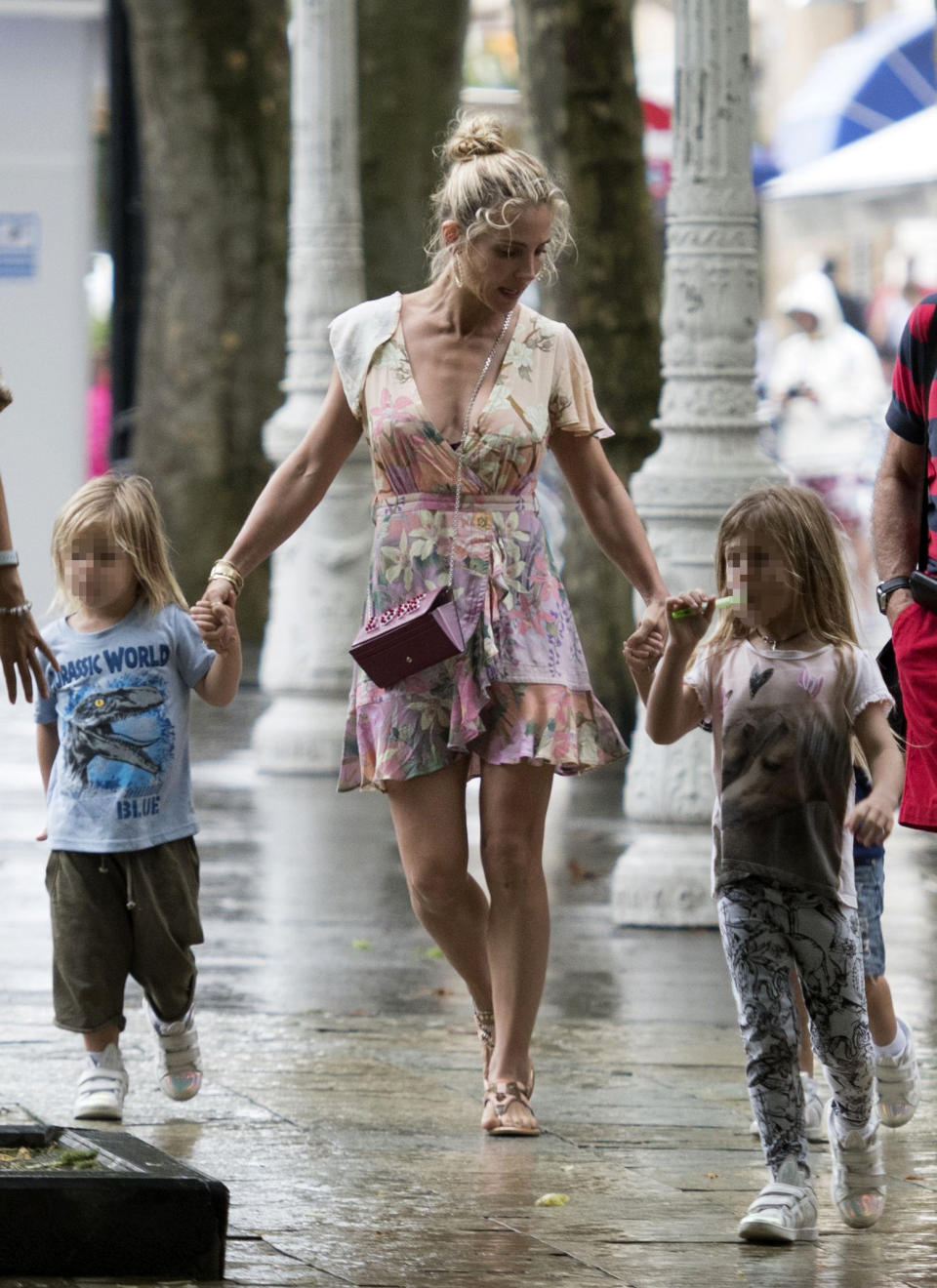 Elsa Pataky out with her kids