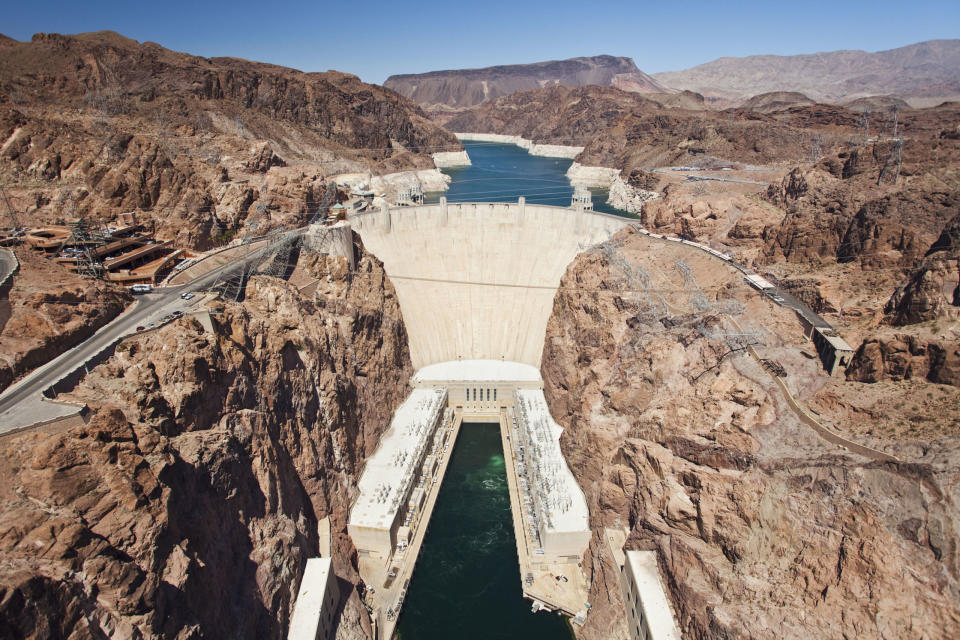 How far is the Hoover Dam from Las Vegas?
