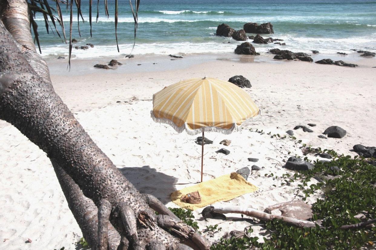 Business &amp; Pleasure Co. The Premium Beach Umbrella in Vintage Yellow Stripe