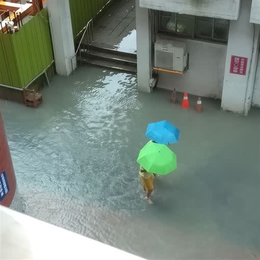 景美女中淹大水（圖／洛湯麻由姬提供）