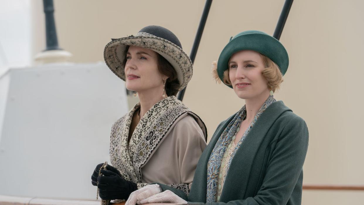 elizabeth mcgovern stars as cora grantham and laura carmichael as lady edith hexham in downton abbey a new era, a focus features release  credit ben blackall  ©2022 focus features llc