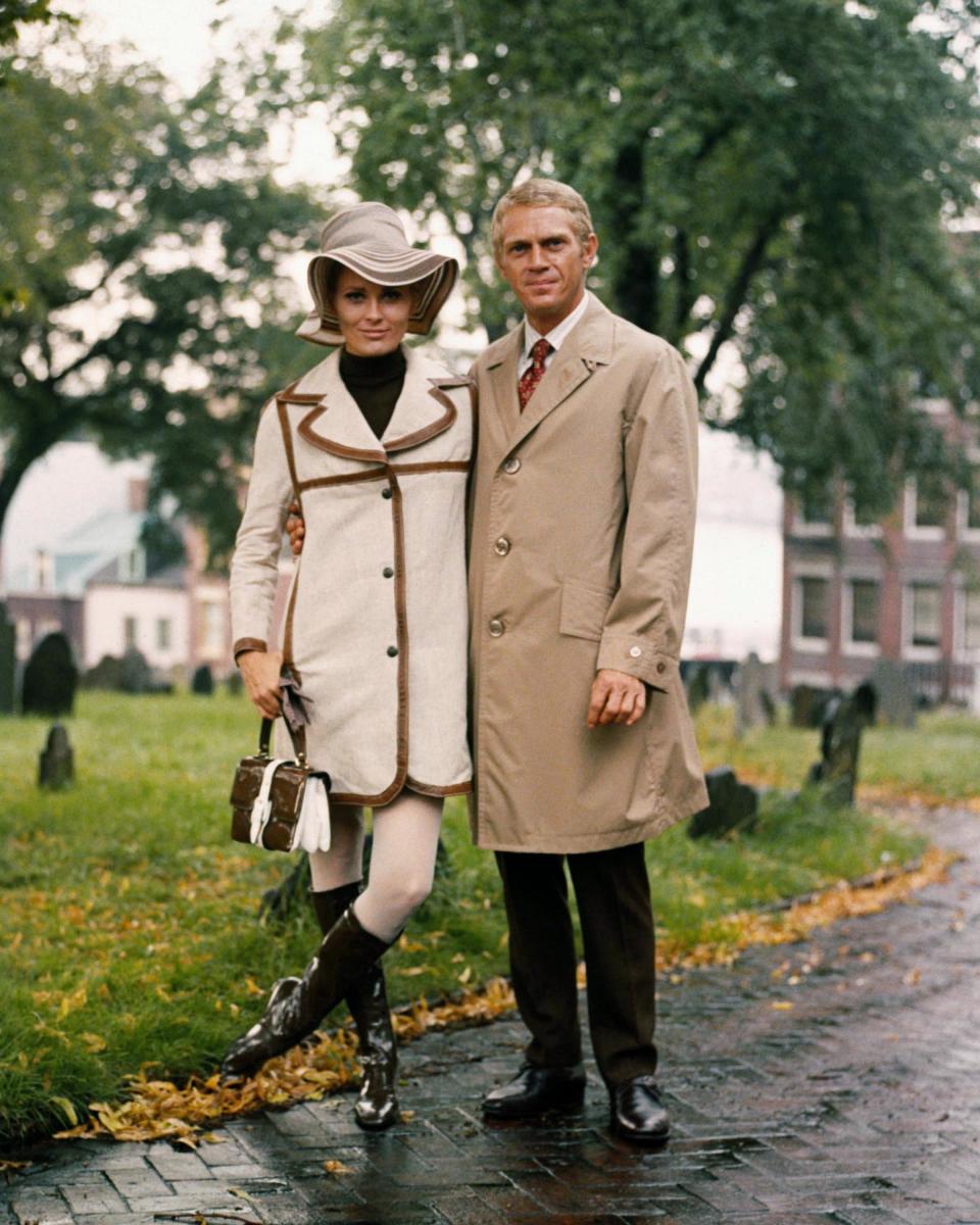 Actor Steve McQueen (1930 - 1980) as Thomas Crown and Faye Dunaway as Vicki Anderson on the set of the heist film 'The Thomas Crown Affair', 1968.