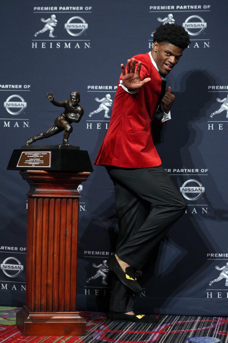 Louisville quarterback Lamar Jackson poses with the hardware during a news conference on Dec. 12, 2016, at the New York Marriott Marquis after winning the Heisman Trophy.