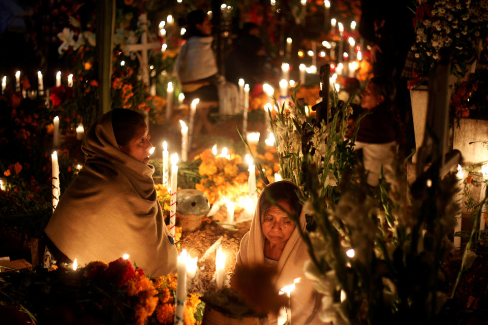 FOTOS | La tradicional velada en panteones de Oaxaca