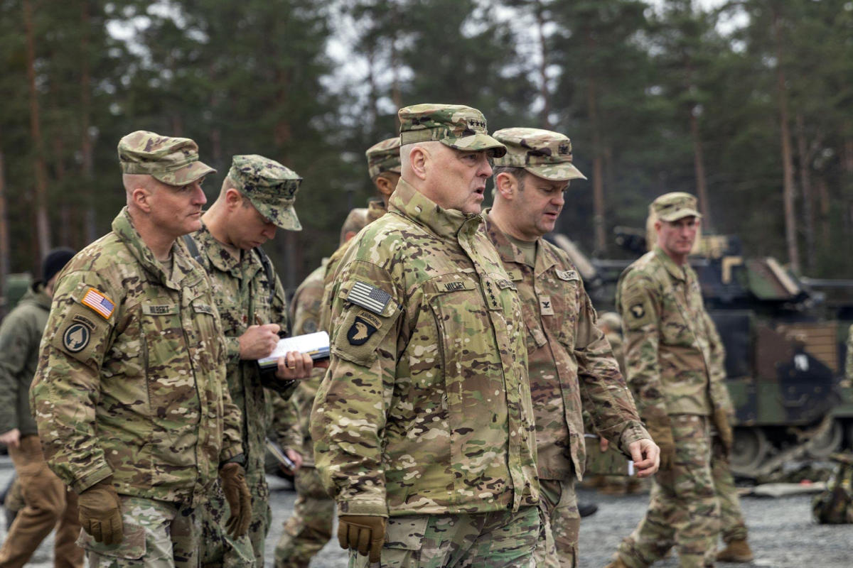 #Top US general visits training site for Ukrainian soldiers