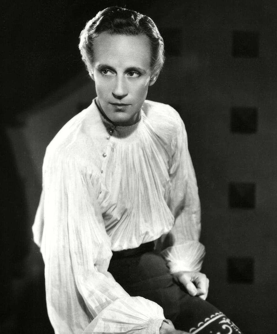 Leslie Howard as Romeo Montague in ‘Romeo And Juliet’ (1938) Real age at the time: 43 - Character age: 16