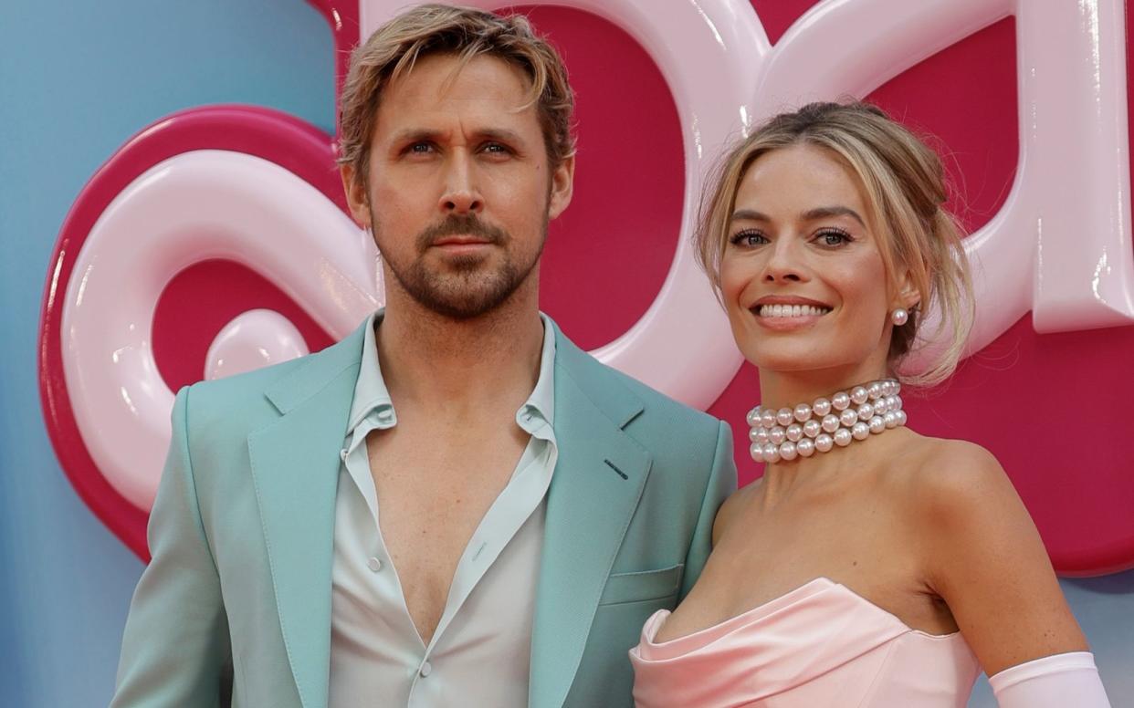 Ryan Gosling und Margot Robbie können sich den Promotionbesuch im Libanon sparen: Ihr Filmhit "Barbie" soll dort verboten werden, weil "Barbie" und "Ken" angeblich die "Perversion fördern". (Bild: 2023 Getty Images/John Phillips)