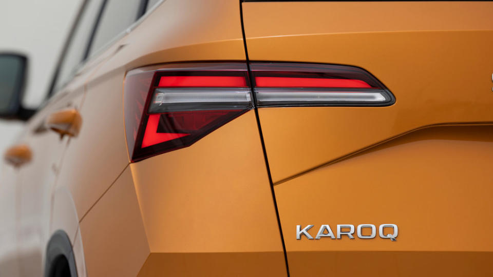 小改款Karoq尾燈同步引進動態顯示方向燈。(圖片來源/ Škoda)