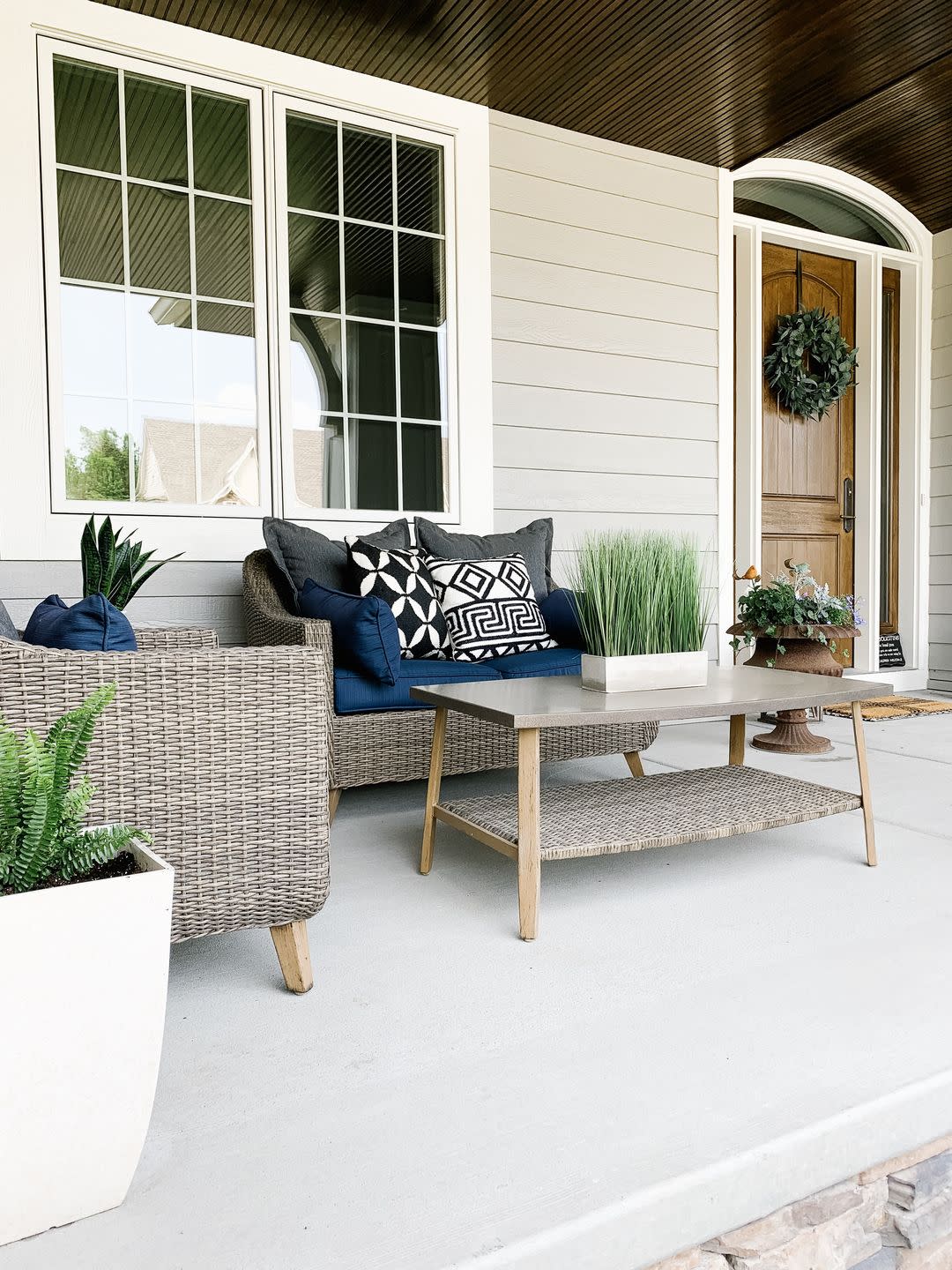 outdoor lounge porch decor