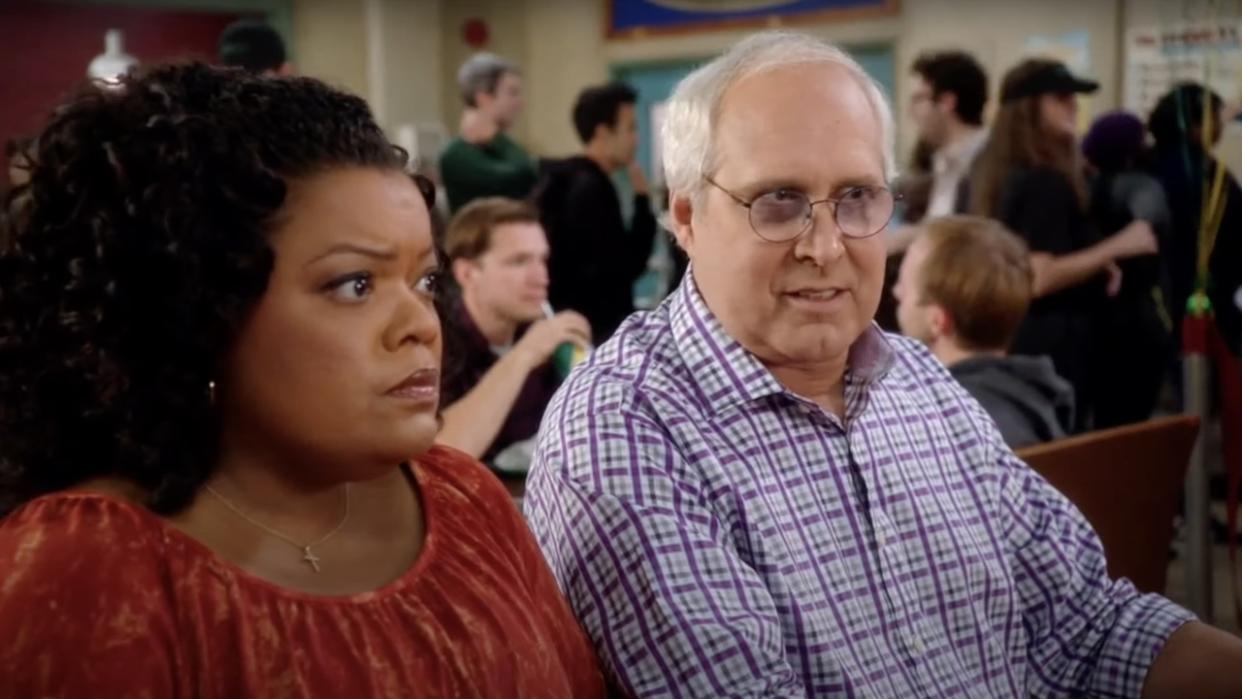  Yvette Nicole Brown and Chevy Chase in Community. 