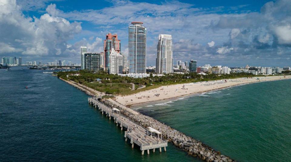 Vista aérea del muelle de South Pointe Park, el miércoles 12 de octubre de 2022, en Miami Beach, Florida.