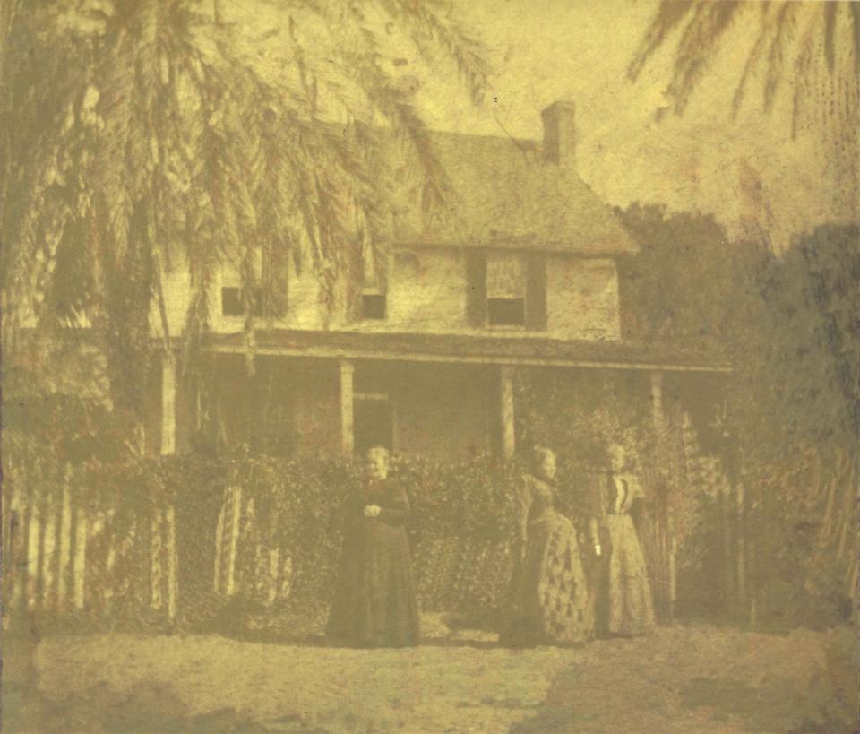 The Brown House, circa 1890. A century later, then-owner William Skillern and his wife expanded the home with a 2,200-square foot addition. They also moved the house back about 100 feet to the center of the property — Mandarin Road being much busier in the late 20th century than at the time it was originally built.