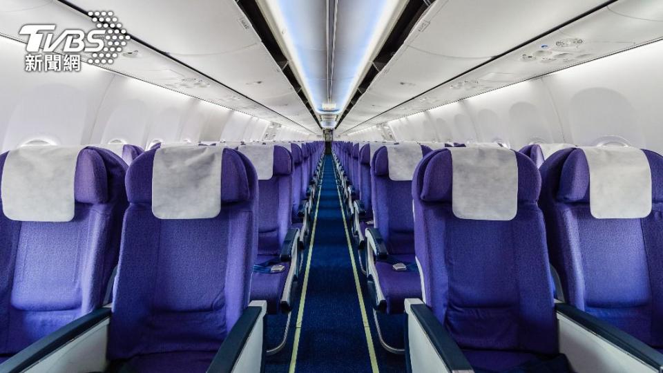 航空公司會使用堅固的隔板與窗簾將該機艙和一般的機艙隔開。（示意圖／shutterstock達志影像） 
