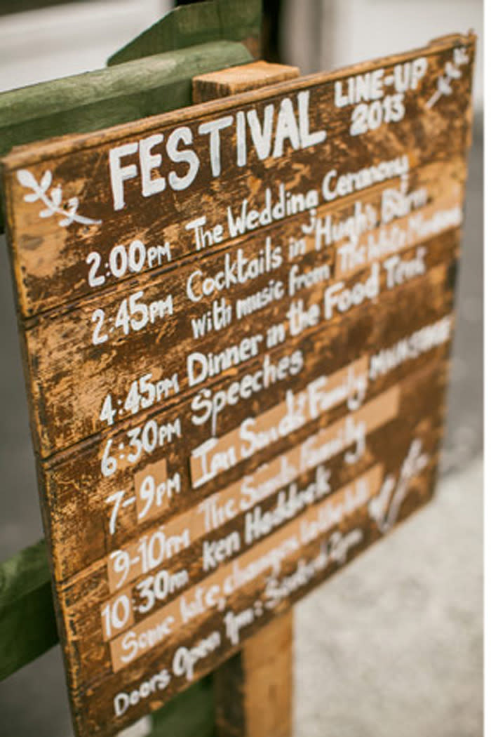 Go for a more homemade lineup sign to show your guests when to expect the activities of the day 