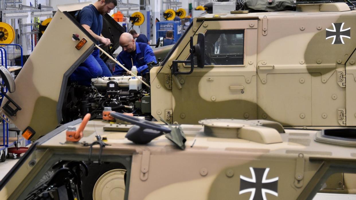 Werk der Heeresinstandsetzungslogistik GmbH in Doberlug-Kirchhain. Das Unternehmen mit seinen 250 Mitarbeitern ist für Wartung und Materialerhaltung von Bundeswehr Landsystemen zuständig. Foto: Bernd Settnik/Archiv