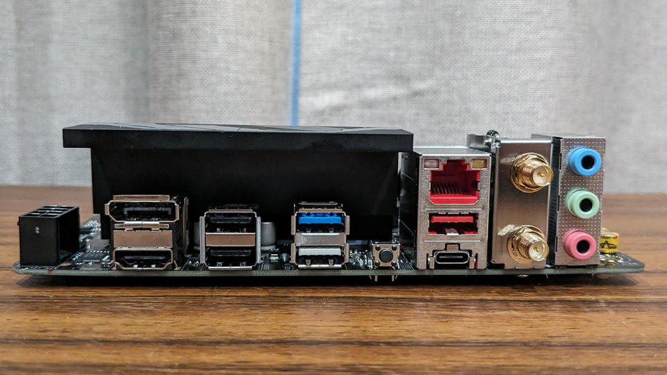 Gigabyte A620I AX rear I/O