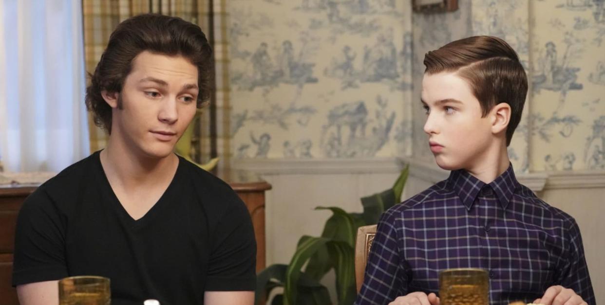 young sheldon season 5, sheldon and georgie at the table