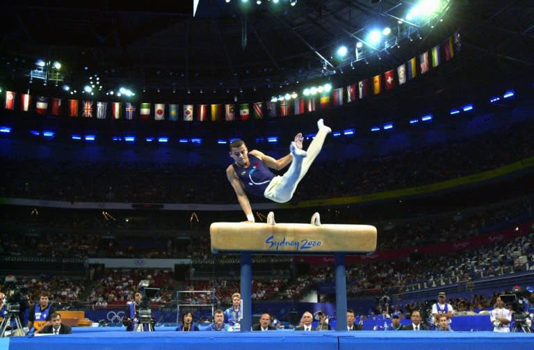 Le gymnaste français Eric Poujade vice-champion olympique des arçons en 2000, le 24 septembre 2000 à Sydney (William WEST)