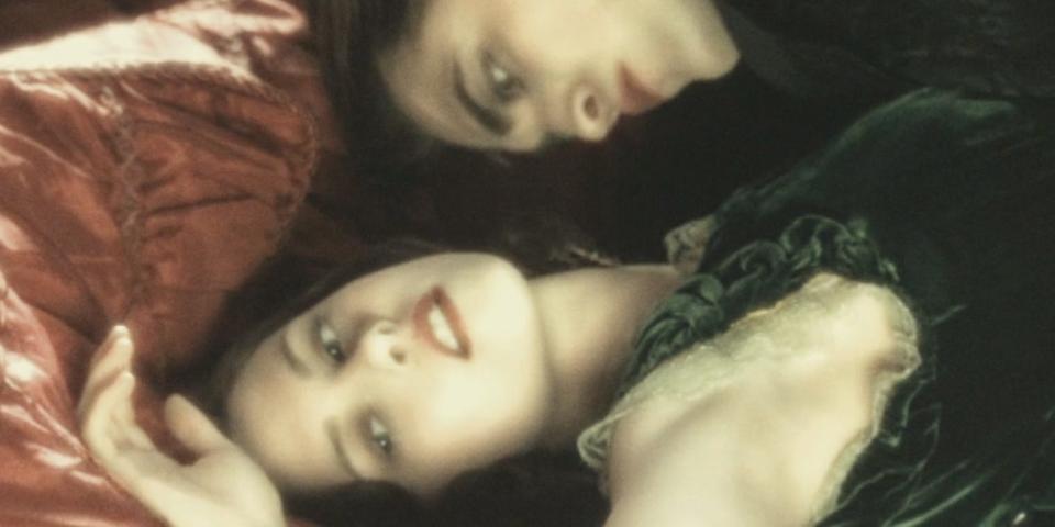 Bella and Edward lying dramatically on a fainting couch and dressed in early-20-century clothes