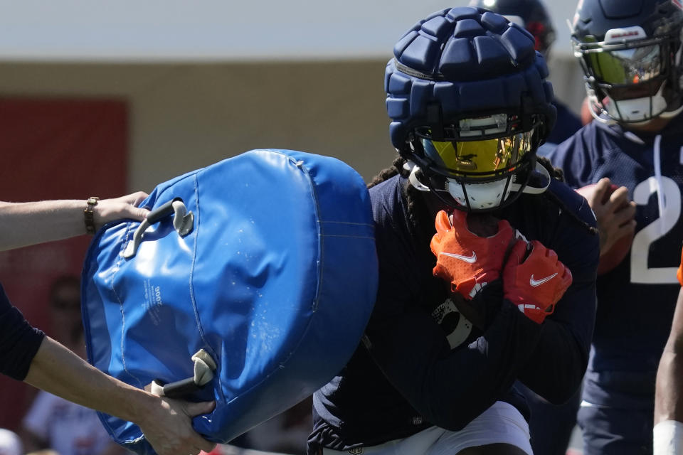 Chicago Bears running back D’Onta Foreman works on the field at the NFL football team’s training camp in Lake Forest, Ill., Thursday, July 27, 2023. (AP Photo/Nam Y. Huh) ORG XMIT: ILNH120