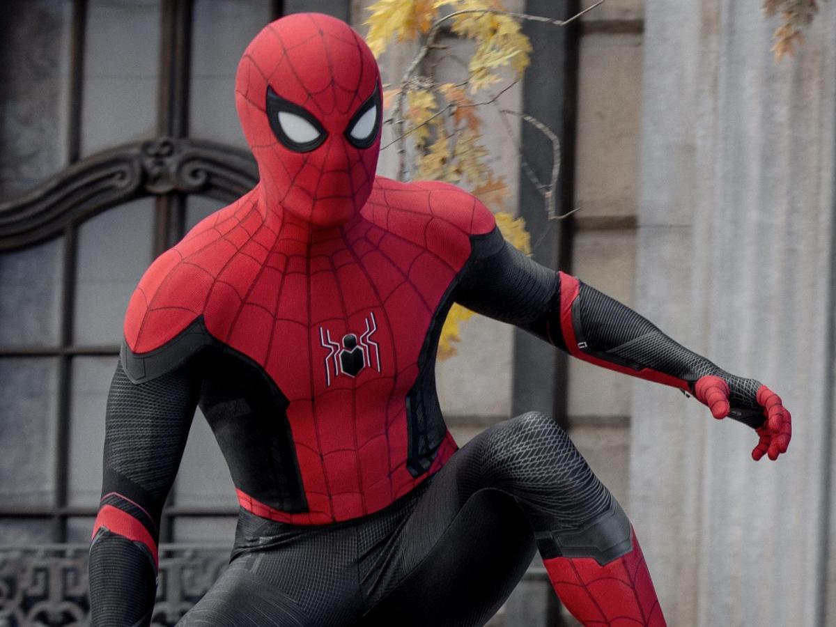 Top 64+ imagen tom holland spiderman suit