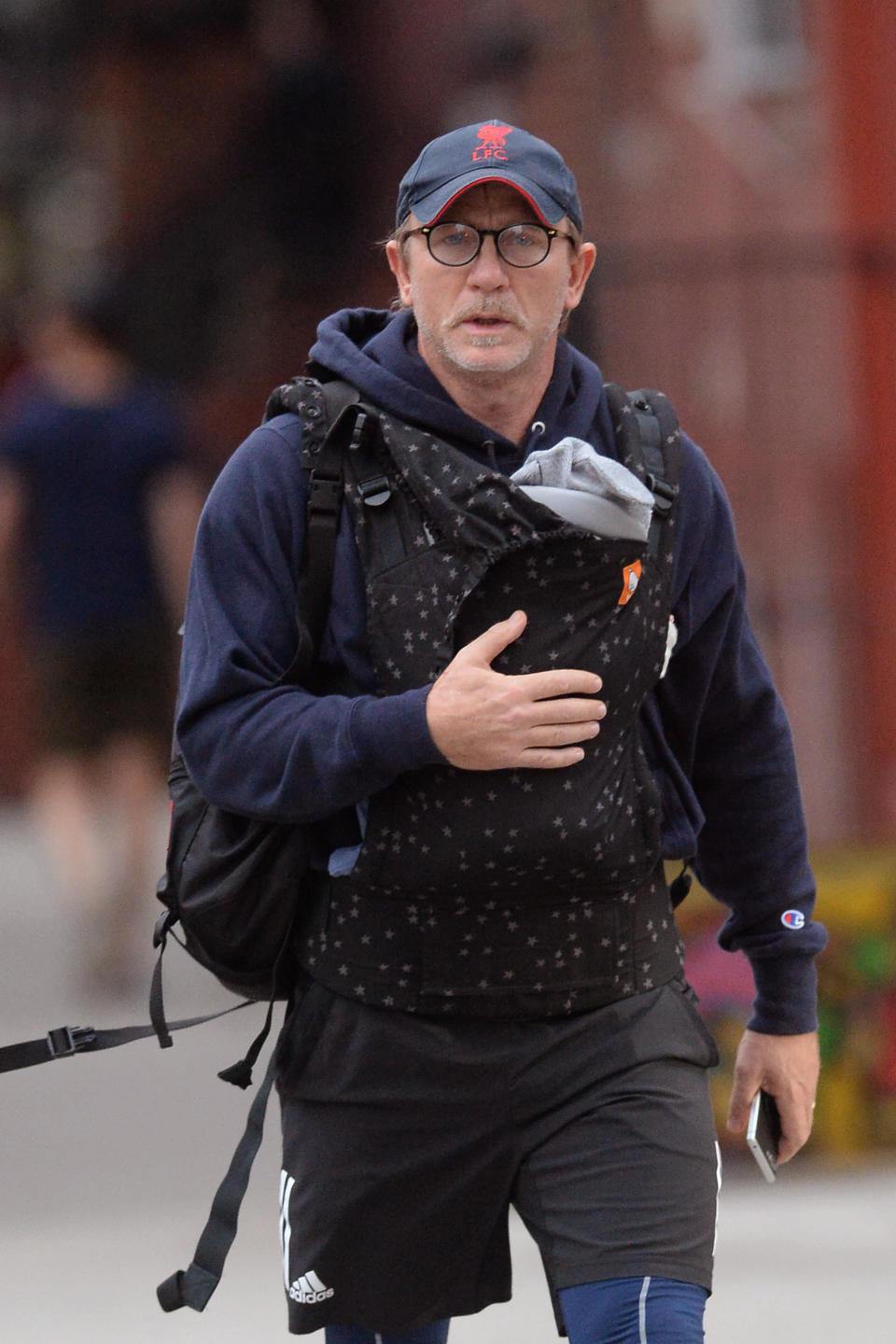 Daniel Craig, who plays agent 007 in the James Bond movies, was photographed carrying his baby daughter. (Photo: Splash).