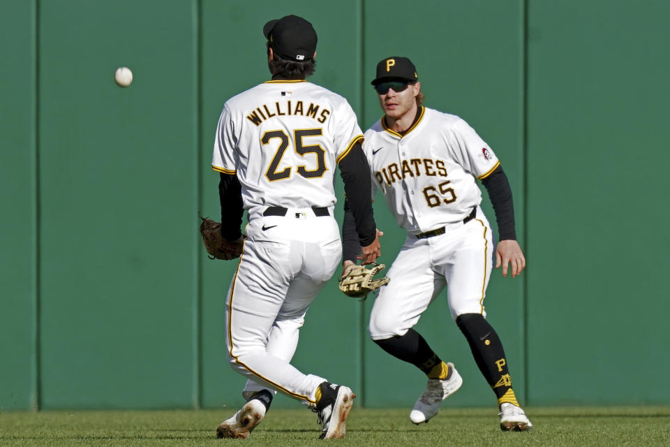 Pittsburgh Pirates second baseman Alika Williams (25) reaches for a double hit by Baltimore Orioles' Jorge Mateo in front of center fielder Jack Suwinski (65) during the sixth inning of a baseball game Saturday, April 6, 2024, in Pittsburgh. (AP Photo/Matt Freed)