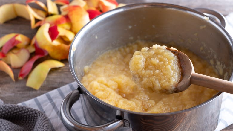 applesauce in a bowl