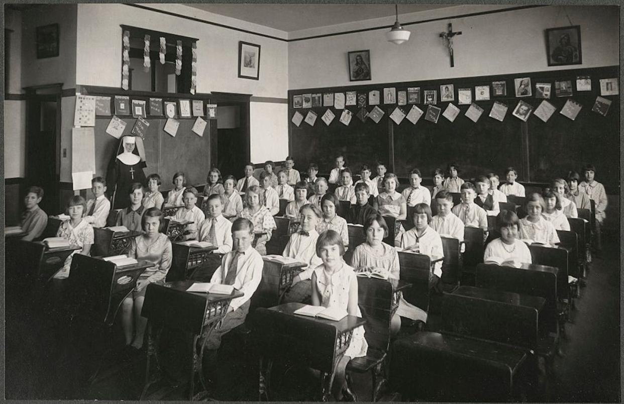 A Catholic schoolroom in the U.S. around 1930. <a href="https://www.gettyimages.com/detail/news-photo/catholic-elementary-school-class-portrait-usa-circa-1930-news-photo/629453645?adppopup=true" rel="nofollow noopener" target="_blank" data-ylk="slk:Universal History Archive/Universal Images Group via Getty Images;elm:context_link;itc:0;sec:content-canvas" class="link ">Universal History Archive/Universal Images Group via Getty Images</a>