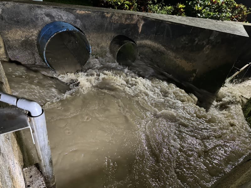 溪水濁度高  影響北花蓮自來水供水 0403地震後土石鬆動，加上連日午後雷陣雨，造成供 應花蓮市區自來水的娑婆礑溪濁度飆升，淨水場淨水 單位無法處理，影響花蓮北區自來水供水狀況。 （花蓮縣議員魏嘉賢提供） 中央社記者張祈傳真  113年6月26日 