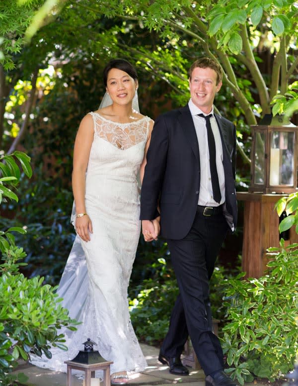 Mark Zuckerberg & Wife Priscilla Chan Look Like ‘Strangers’ In Wedding Photos Says Expert