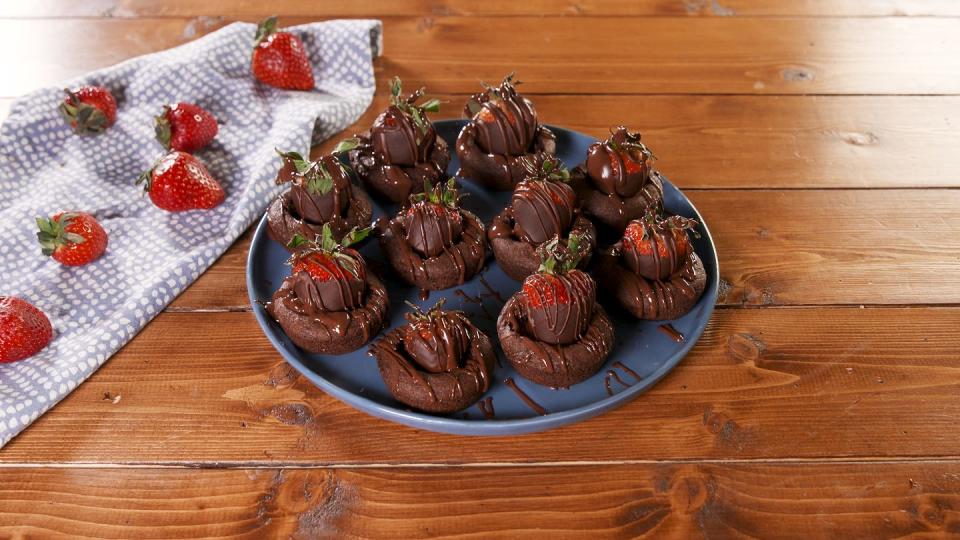 Chocolate Dipped Strawberry Cups