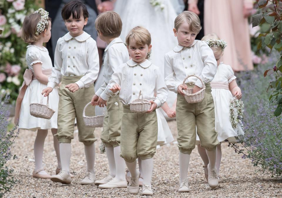 <h3>貴族騎士風</h3> <p>凱特王妃在她姊姊的婚禮上讓喬治小王子與夏綠蒂小公主穿出古典的英倫宮庭風，而<strong>Pepa&Co.</strong>也是今朝英國王室泛起在鎂光燈前最常曝光的童裝品牌。</p>