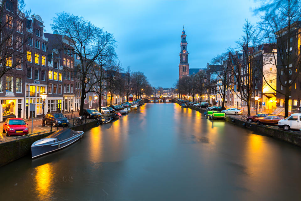 <p>Es folgt Amsterdam. Wer einen Ausflug in die niederländische Hauptstadt unternimmt, kann mit 85 prozentiger Wahrscheinlichkeit mit einer Unterkunft mit WLAN rechnen. </p>