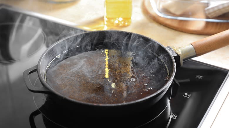 Used frying oil in skillet