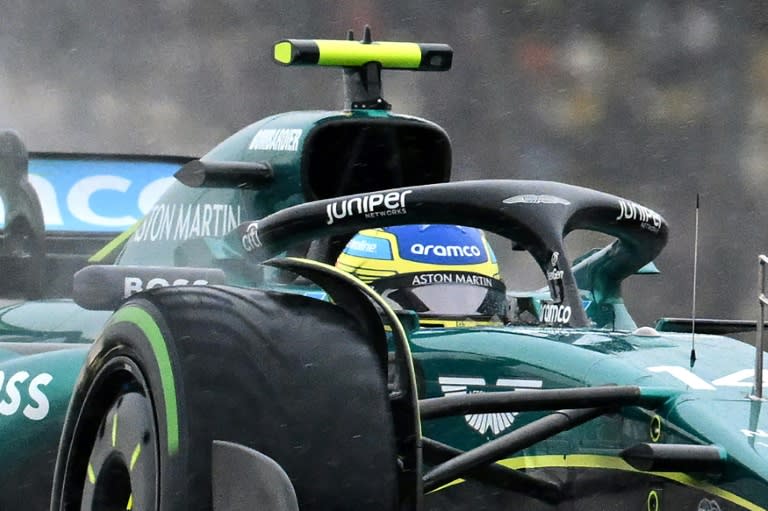 El piloto español Fernando Alonso conduce su Aston Martin durante la sesión de clasificación esprint del Gran Premio de China de Fórmula 1, el 19 de abril de 2024 en Shangái. (GREG BAKER)