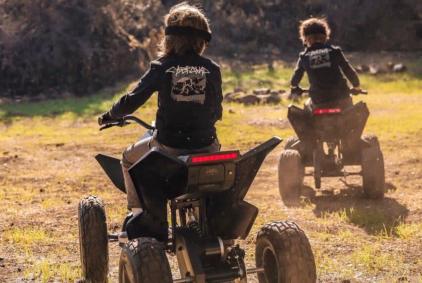 Da dürften bei vielen Kindern die Augen aufleuchten: Der Cyberquad verspricht im Gelände großen Spaß.