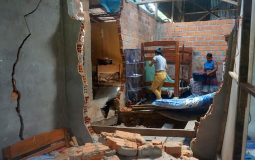People salvage belongings after a quake damaged their house in Yurimaguas, in the Peruvian Amazon region, on May 26, 2019