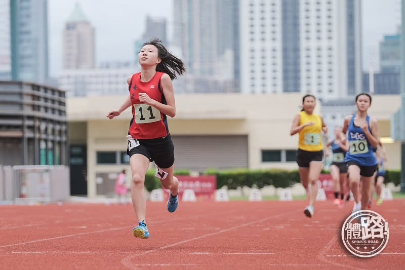 香港培正中學蔡承殷摘下女子A Grade 800米金牌