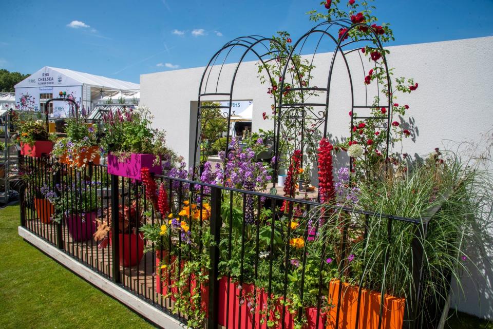 <p><strong>BALCONY GARDEN | Award: SILVER-GILT</strong></p><p>This sustainable balcony garden is focused on increasing the biodiversity within urban areas and providing a tranquil setting for mental health. It features wildflowers, perennials, herbs, a seating area, a vegetable garden and a fish pond, all of which has been inspired by designer Jason's experience of living with an 18th-floor balcony garden, known as The Cloud Garden.</p>