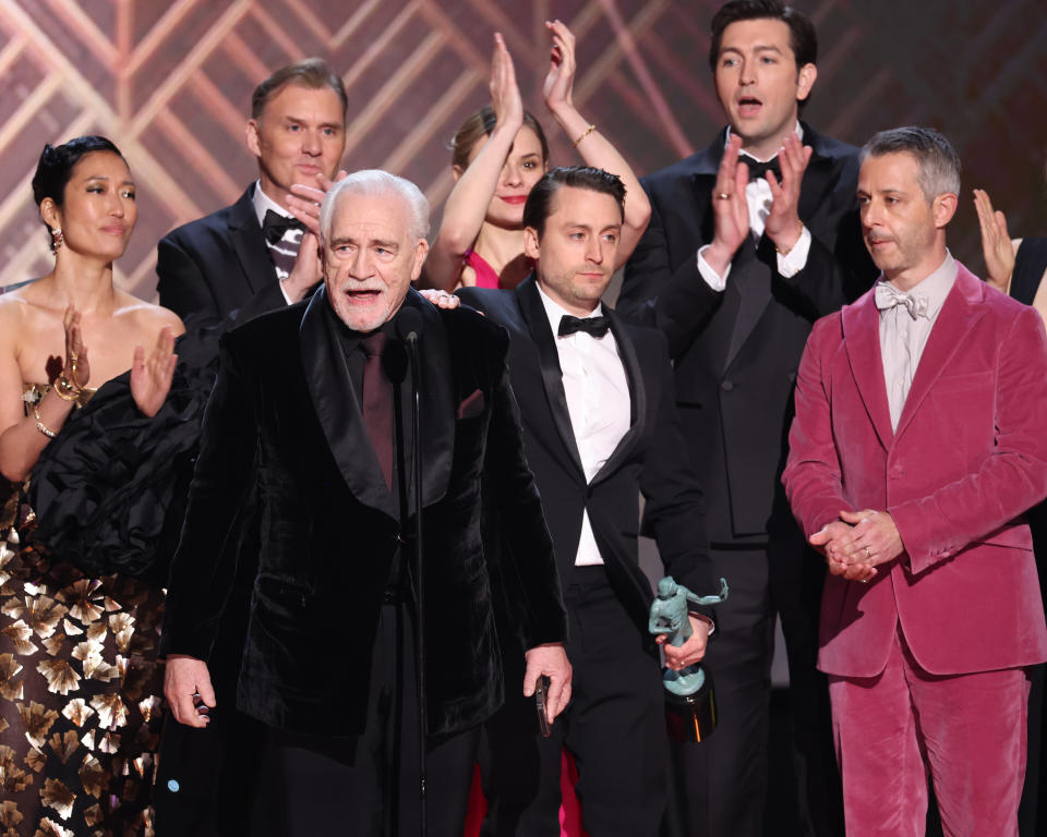 SANTA MONICA, CALIFORNIA - FEBRUARY 27: (L-R) Jihae, Brian Cox, Dasha Nekrasova, Kieran Culkin, Nicholas Braun, and Jeremy Strong accept the award for Ensemble in a Drama Series for 'Succession' onstage during the 28th Annual Screen Actors Guild Awards at Barker Hangar on February 27, 2022 in Santa Monica, California. (Photo by Rich Fury/Getty Images)