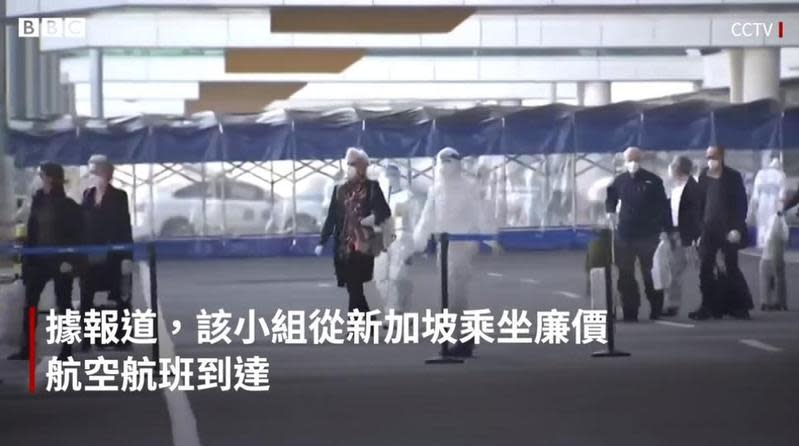 WHO的專家團14日自新加坡搭乘廉價航空飛抵中國武漢。（翻攝自BBC）