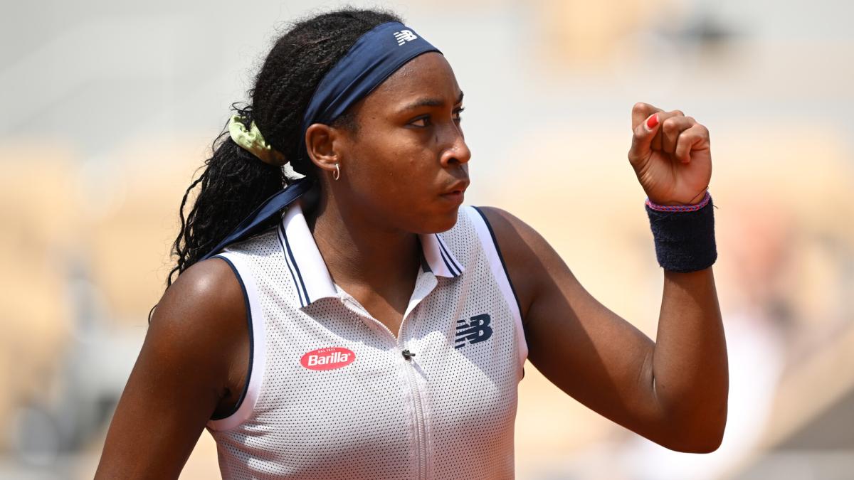 French Open semifinal sees Iga Swiatek face off against Coco Gauff