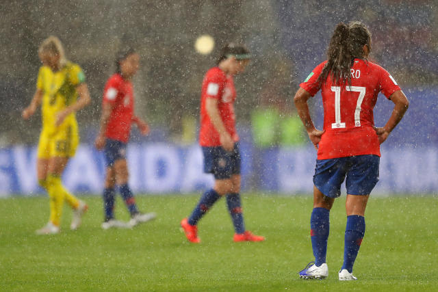 2019 FIFA Women's World Cup: Rain, lightning delays Chile-Sweden